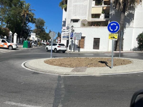 Mantenimiento de Jardines en Cádiz · Jardinería y Mantenimientos de jardines en Cádiz · Servicios de Jardinería, fumigaciones, instalación de césped y limpieza de jardines en Vejer de la Frontera y Cádiz