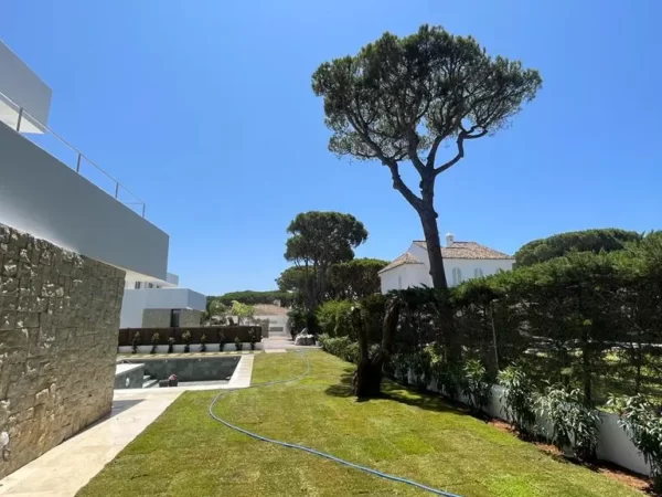 Reformas de Jardines en Cádiz - Verano 2023 · Jardinería y Mantenimientos de jardines en Cádiz · Servicios de Jardinería, fumigaciones, instalación de césped y limpieza de jardines en Vejer de la Frontera y Cádiz