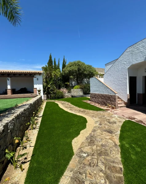 Servicios para comunidades y particulares de: Jardinería, Poda, Paisajismo, fumigaciones, Mantenimiento de Piscinas. En Cádiz y resto de la Comunidad de Andalucía. Servicios para comunidades y particulares de: Jardinería, Poda, Paisajismo, fumigaciones, Mantenimiento de Piscinas. En Cádiz y resto de la Comunidad de Andalucía.