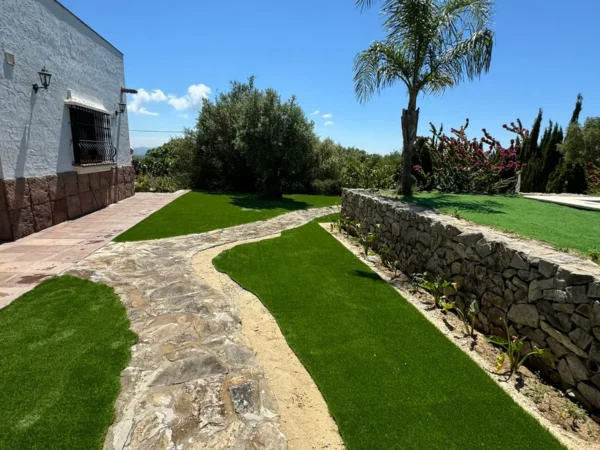 Servicios para comunidades y particulares de: Jardinería, Poda, Paisajismo, fumigaciones, Mantenimiento de Piscinas. En Cádiz y resto de la Comunidad de Andalucía.